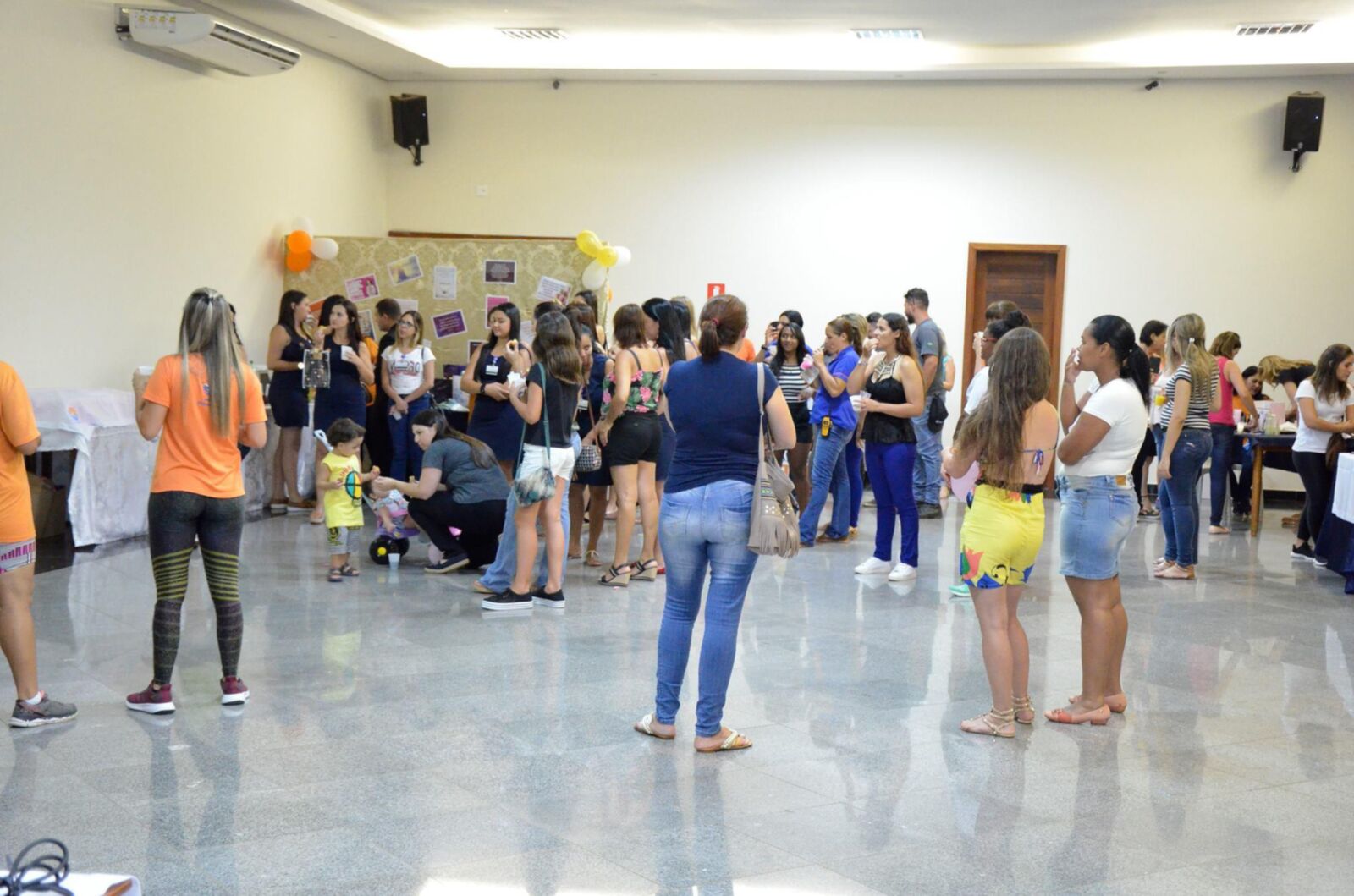 Gostosas fazem dia um dia