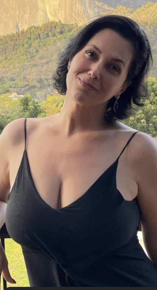 salope brésilienne sexy aux gros seins