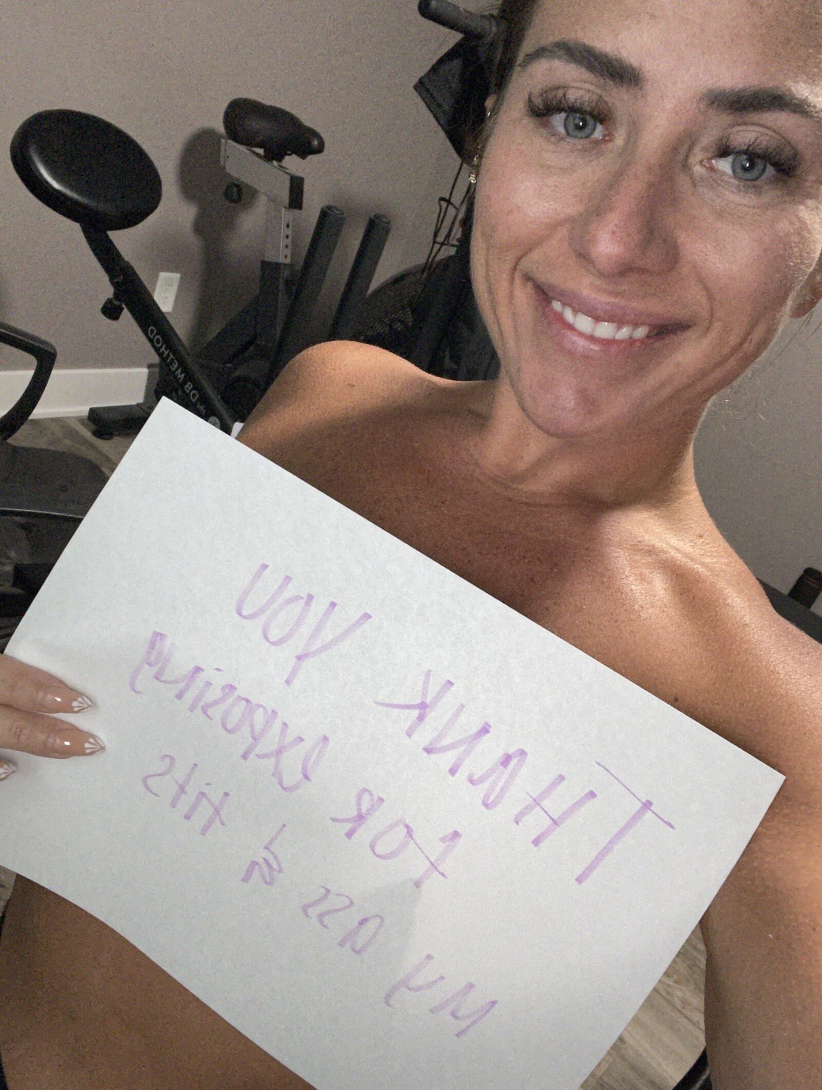Brunette Marl_o выставлен мошенничество