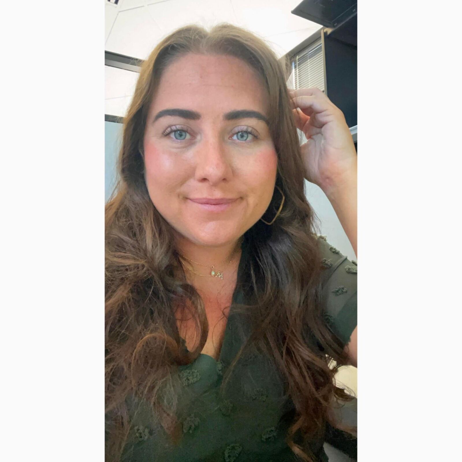 Brunette Marl_o выставлен мошенничество