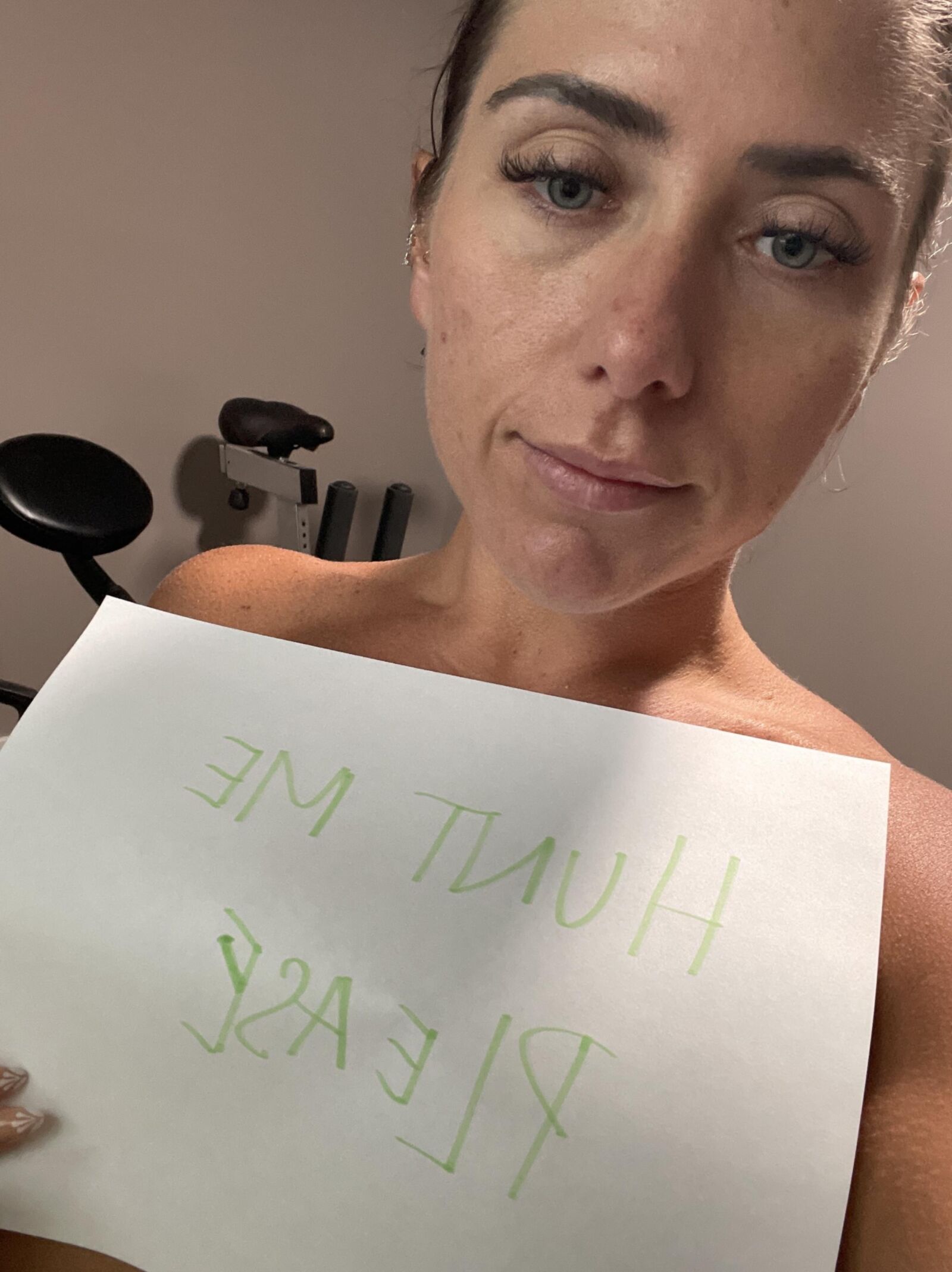 Brunette Marl_o выставлен мошенничество