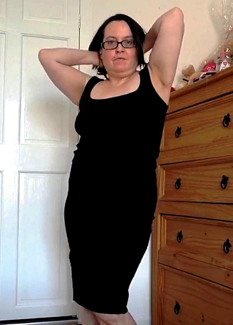Uma prostituta bonita posando