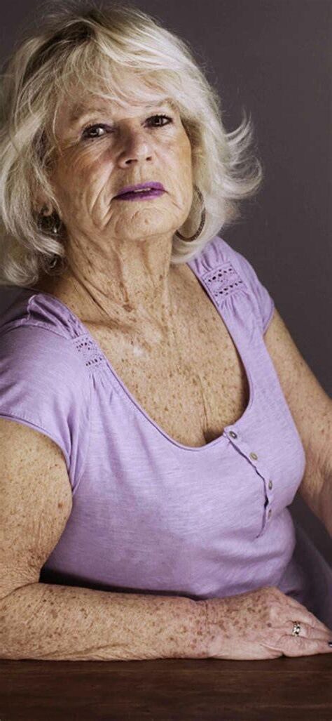 OLDER LADIES I WOULD LIKE IN MY BED N°