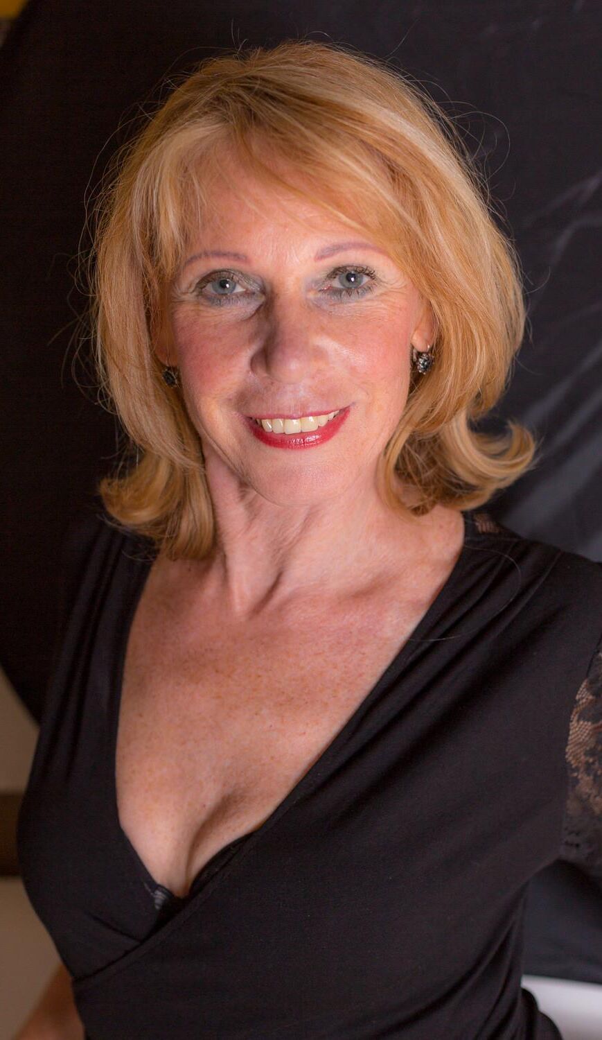 Horny Mature aime flash et montrer ses goodies