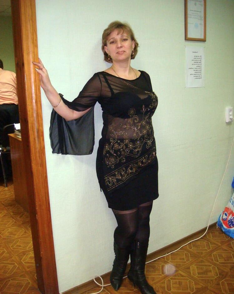 . Women fully dressed. No nudes!