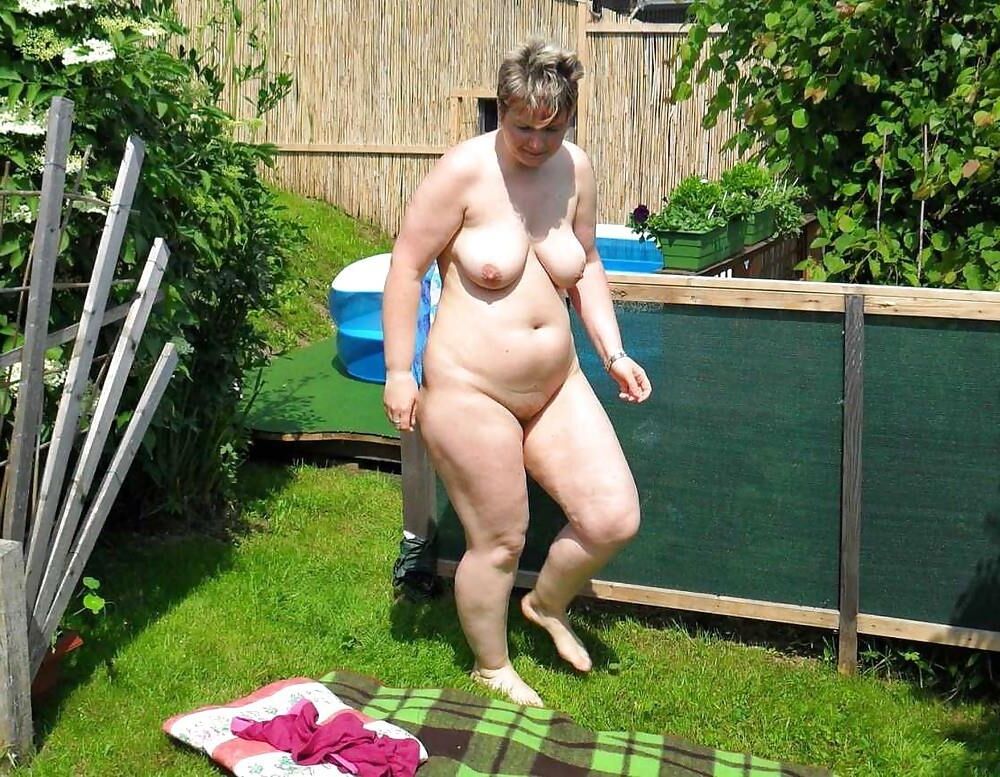 Amateur in garden / Amateurin im Garten