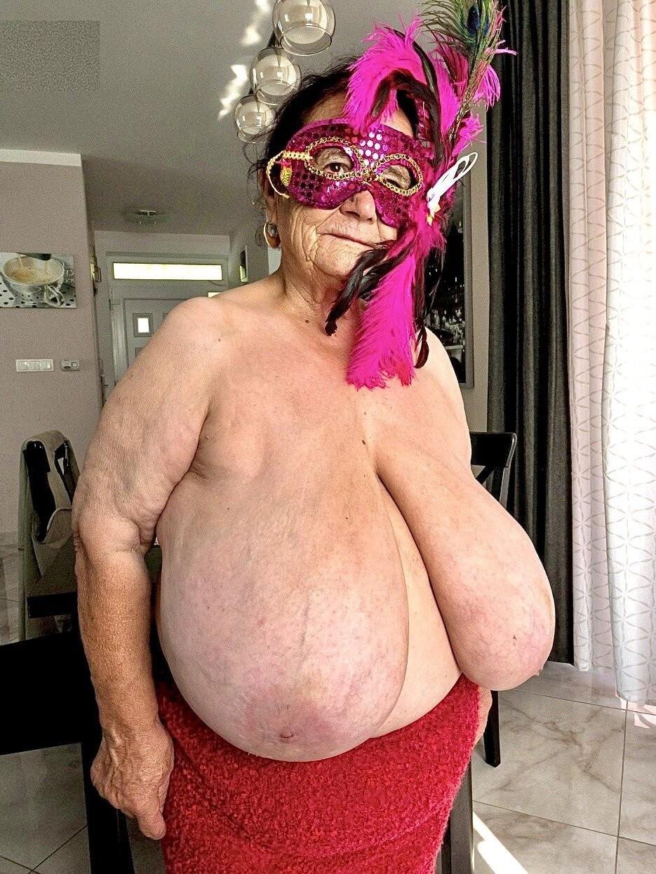 Mature Big Boobs 