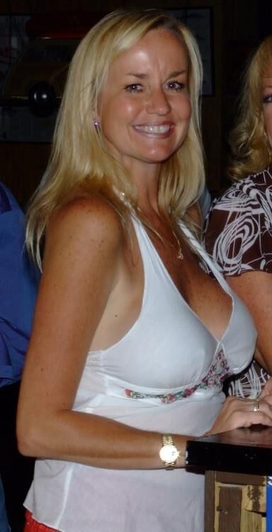 XXXX Moms still got it!