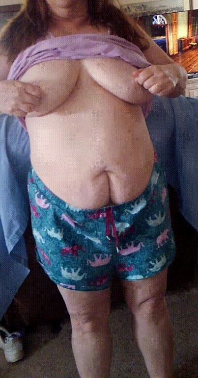 Chienne sexy en pyjama