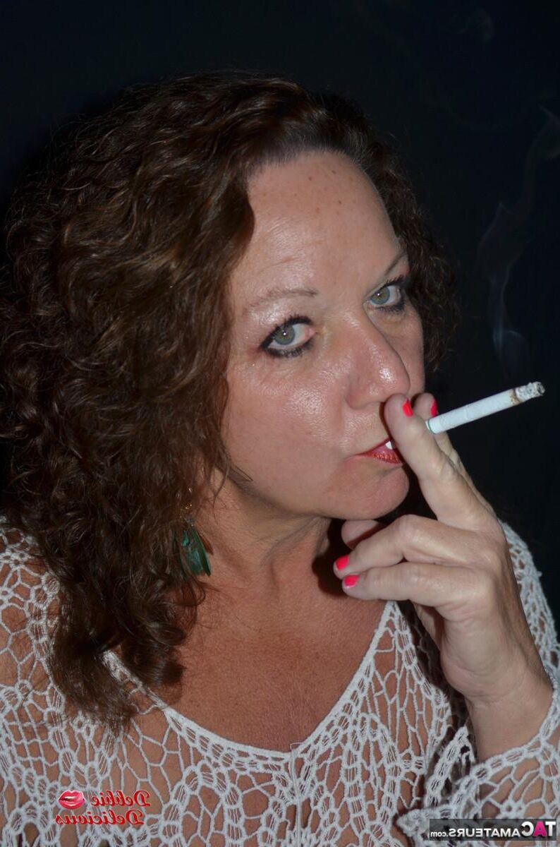 Formation Femdom: ouvre la bouche pour moi, cendrier!