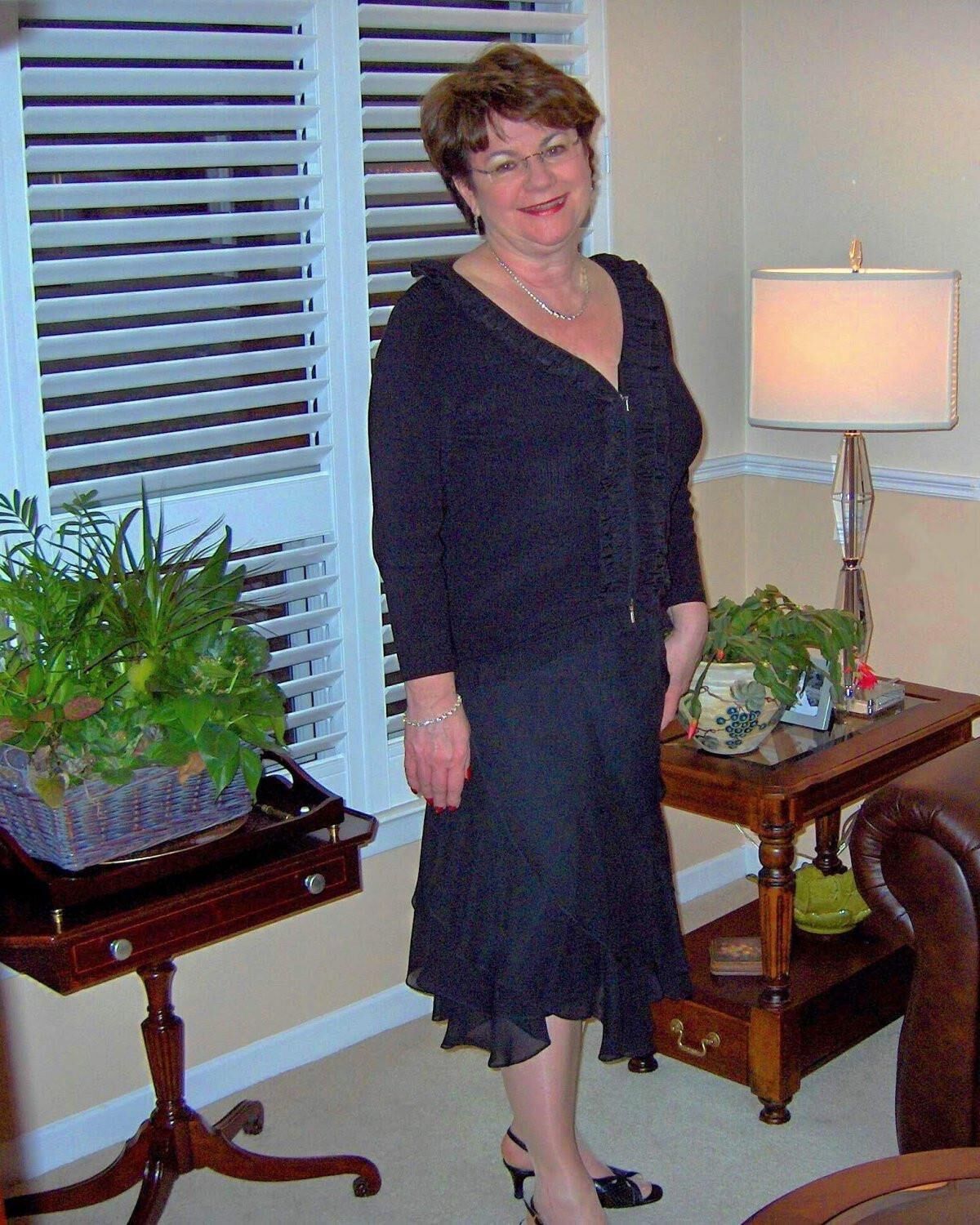 MATURE SLUT DIANNE