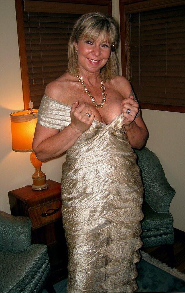 Amateur Gmilf Showoff Carla
