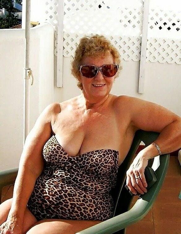 MILF Granny Swimmsuit Bikini