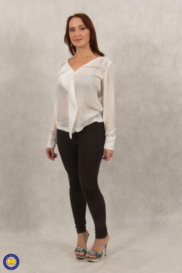Modelo Madure Lucya