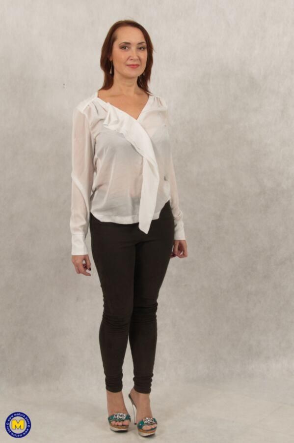 Modelo Madure Lucya