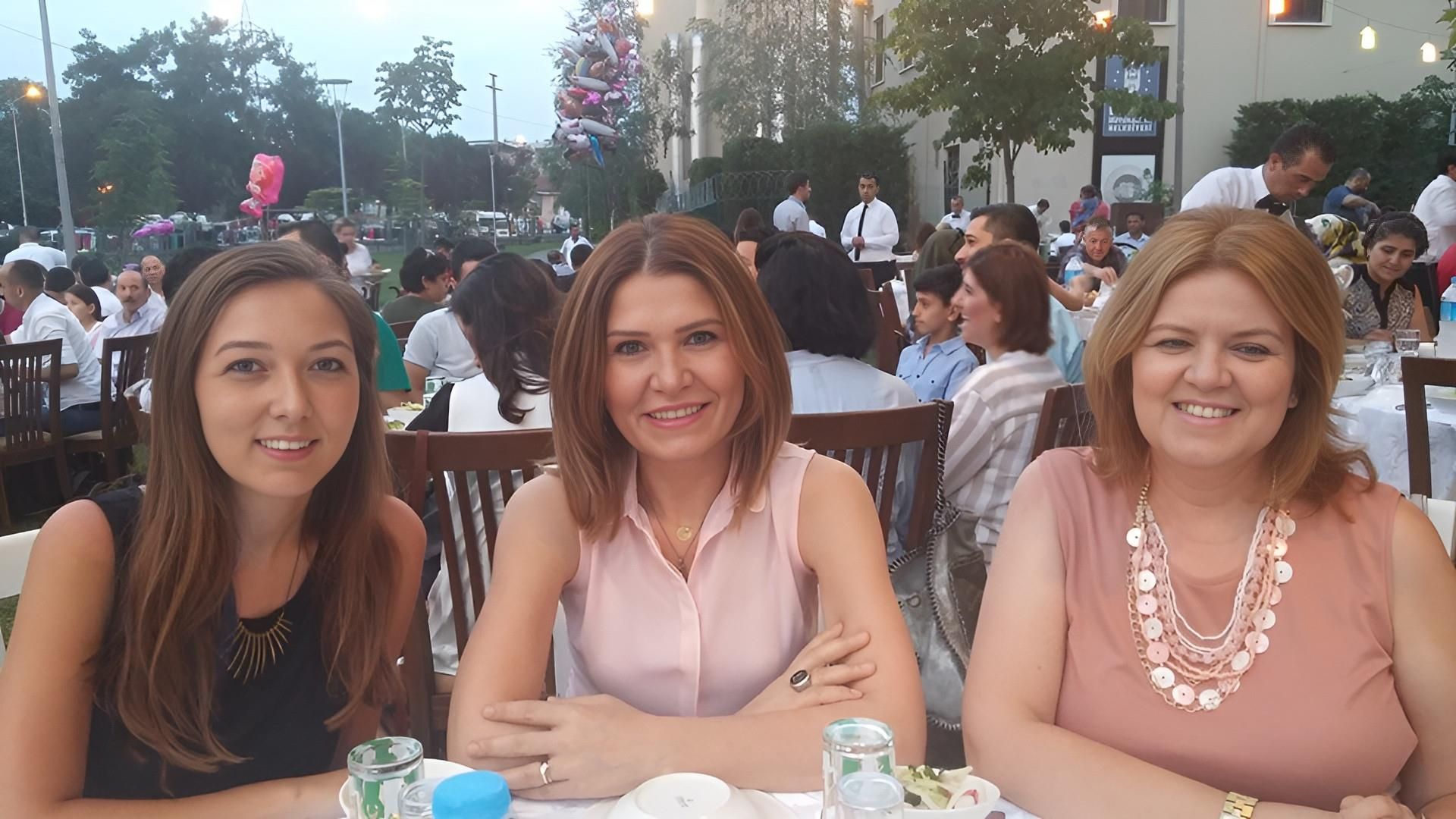 Türkische reife Dame Bilder