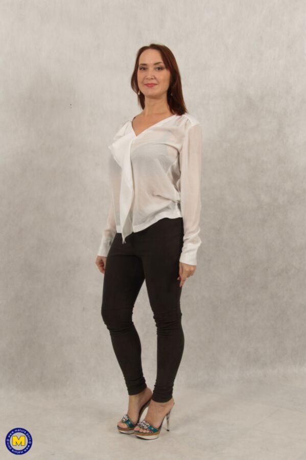 Modelo Madure Lucya