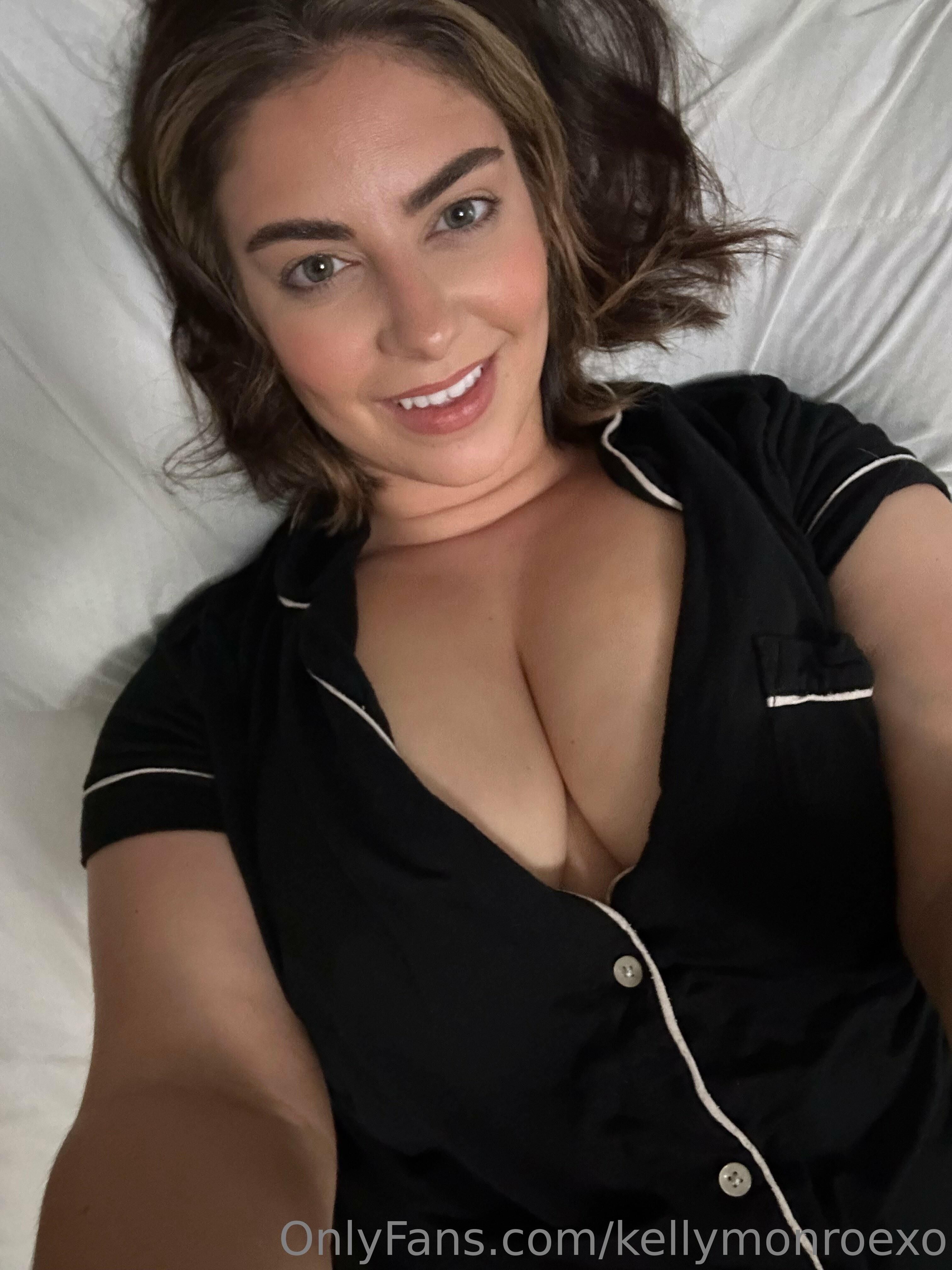Kelly Big Ass Big Boobs Schönheit Brünette Milf gemischte heiße Aufnahmen