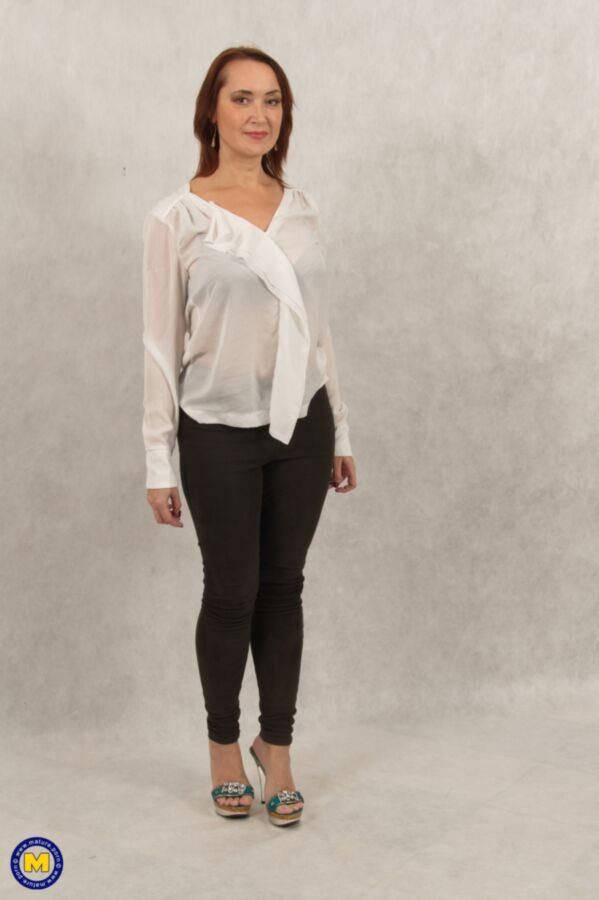 Modelo Madure Lucya