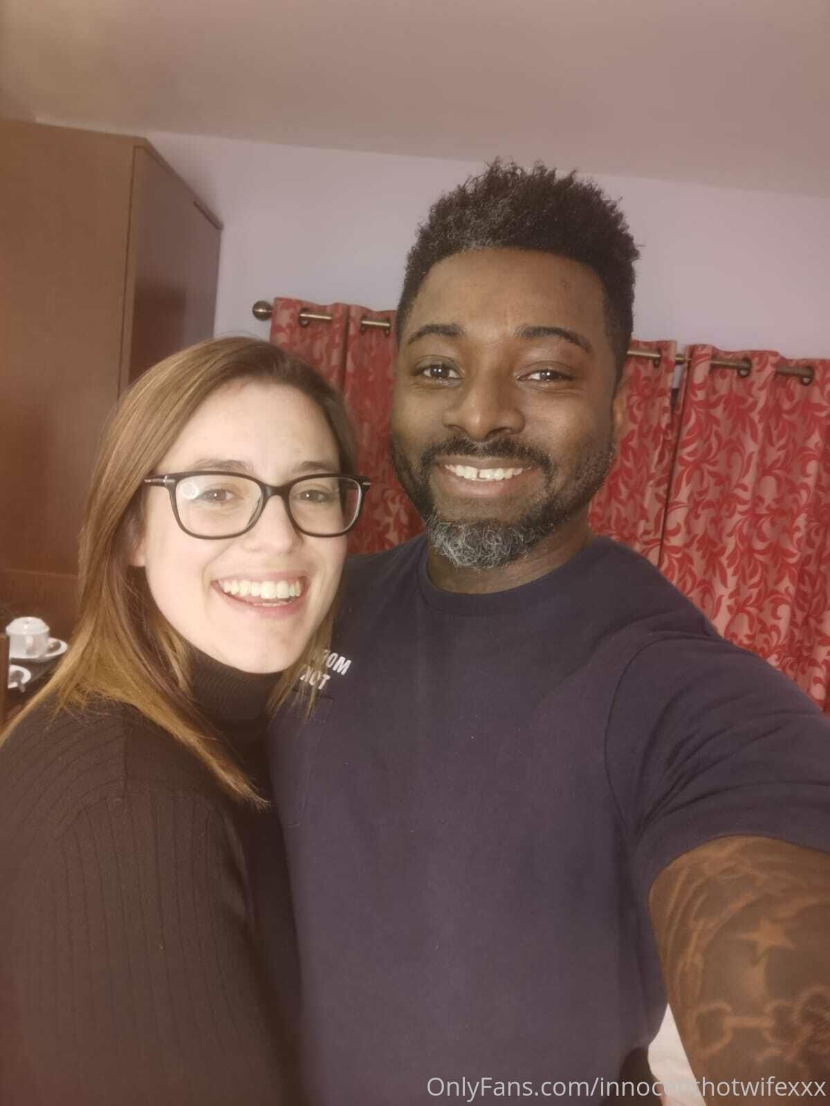 Innocenthotwife erstaunliche sexy kurvige Frau mit Brillen heiße Aufnahmen