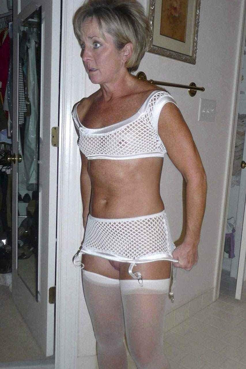 Milf amateur aux cheveux courts Joan