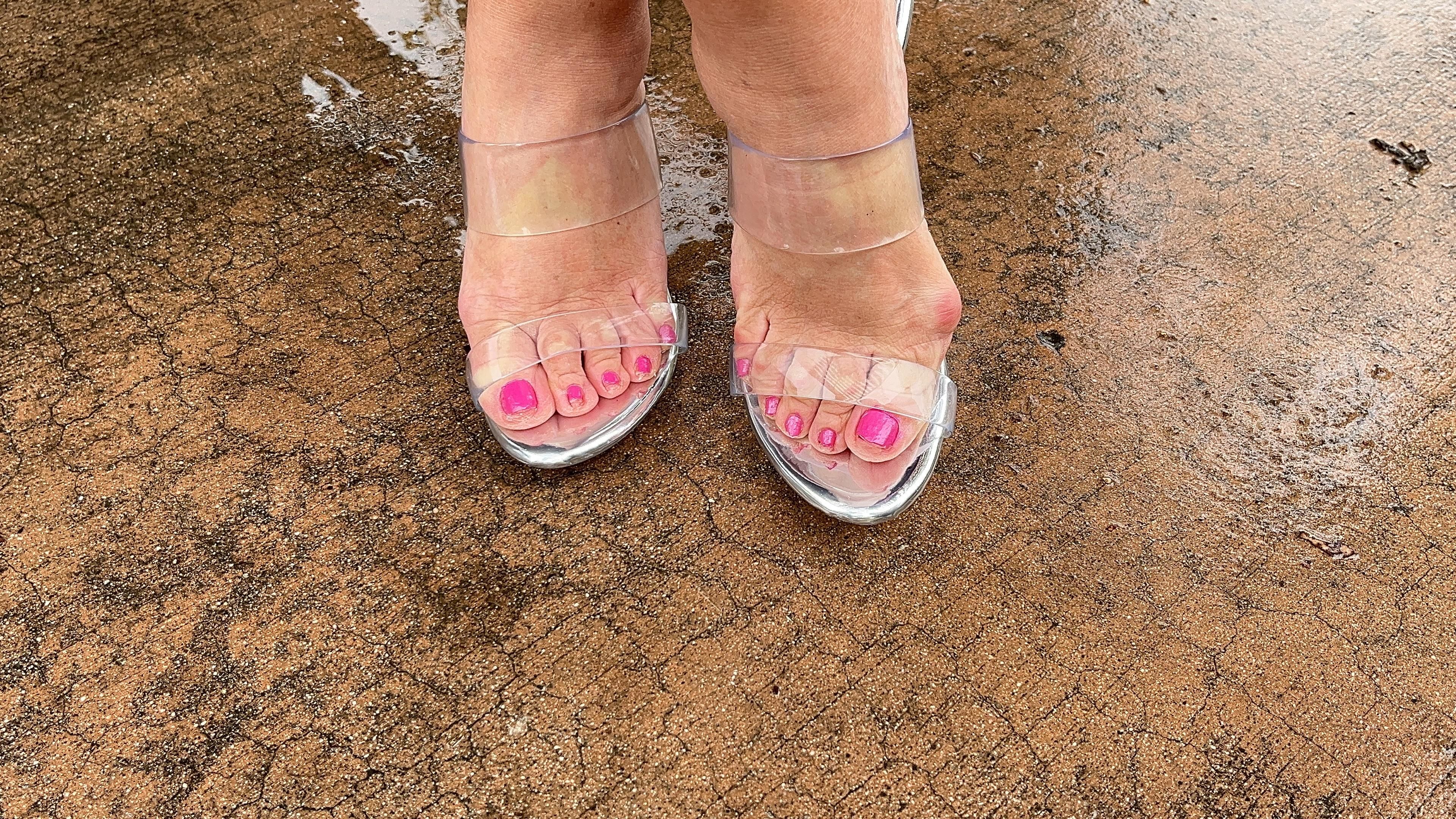Les modèles de Susan sont des talons hauts clairs