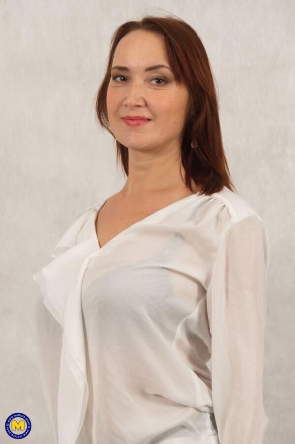 Modelo Madure Lucya