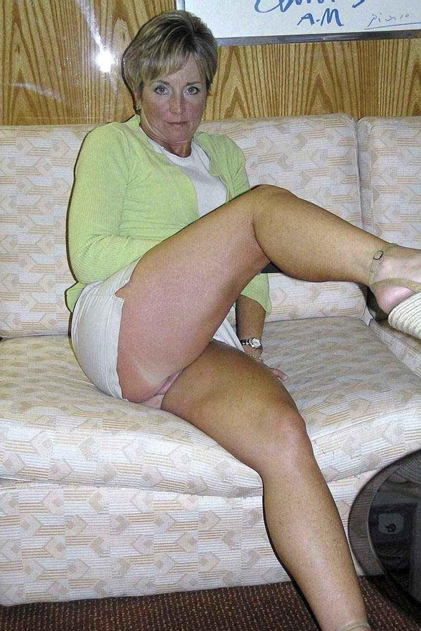 Milf amateur aux cheveux courts Joan