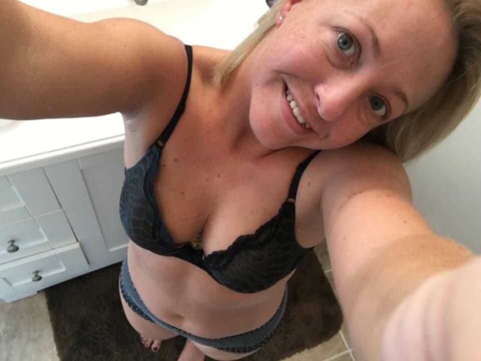 Hotwife mature amateur Shannon