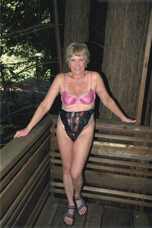 Slutty Amateur Gilf Elenor