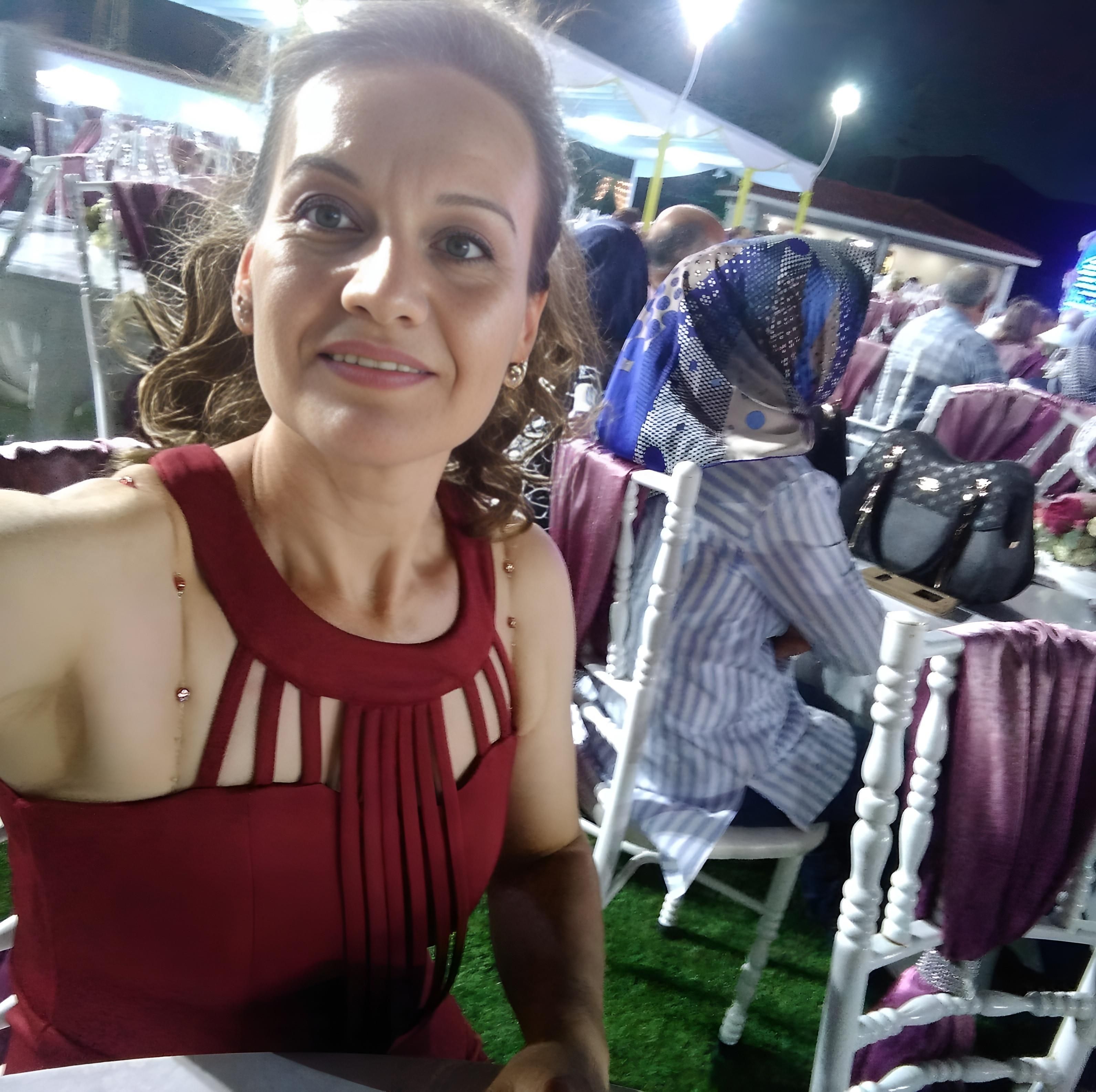 Türkische reife Dame Bilder