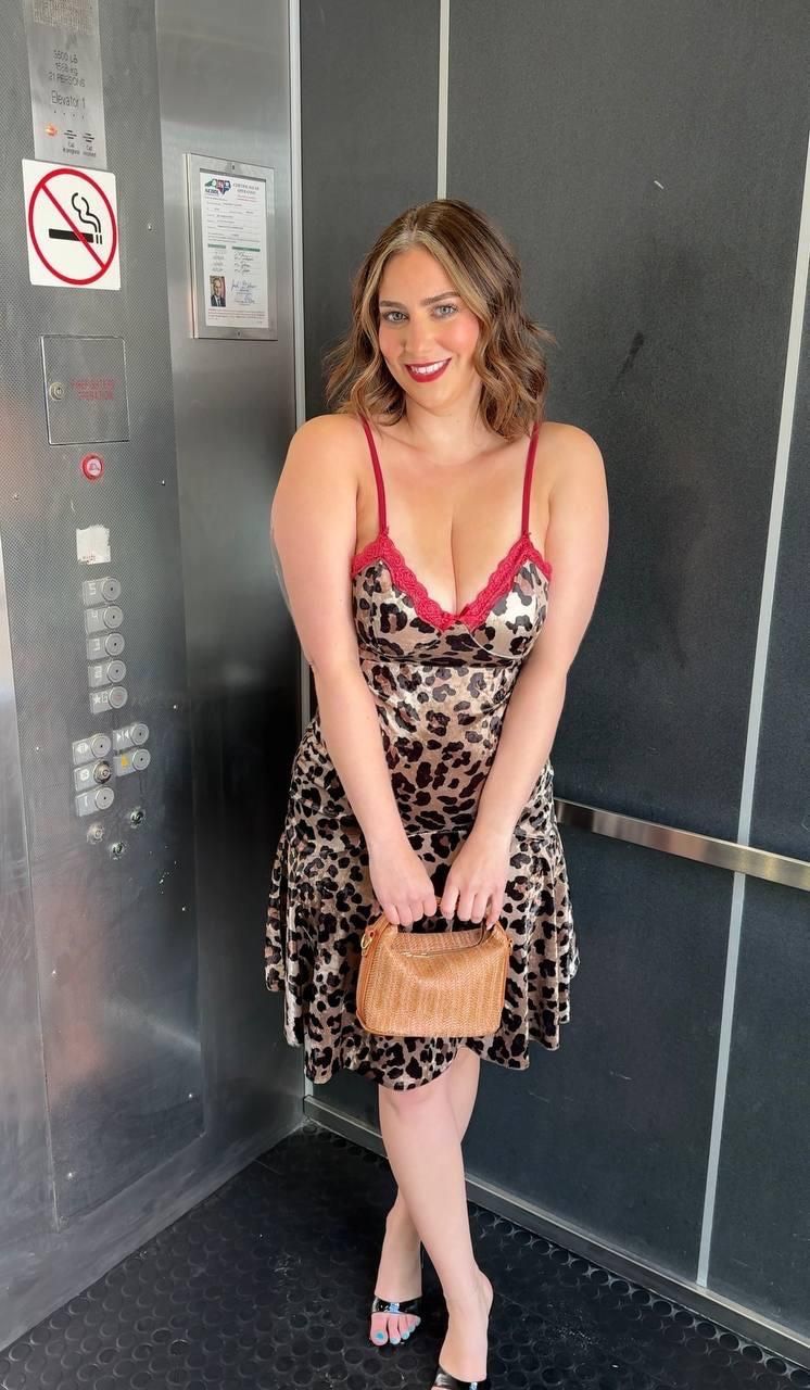 Kelly Big Ass Big Boobs Schönheit Brünette Milf gemischte heiße Aufnahmen