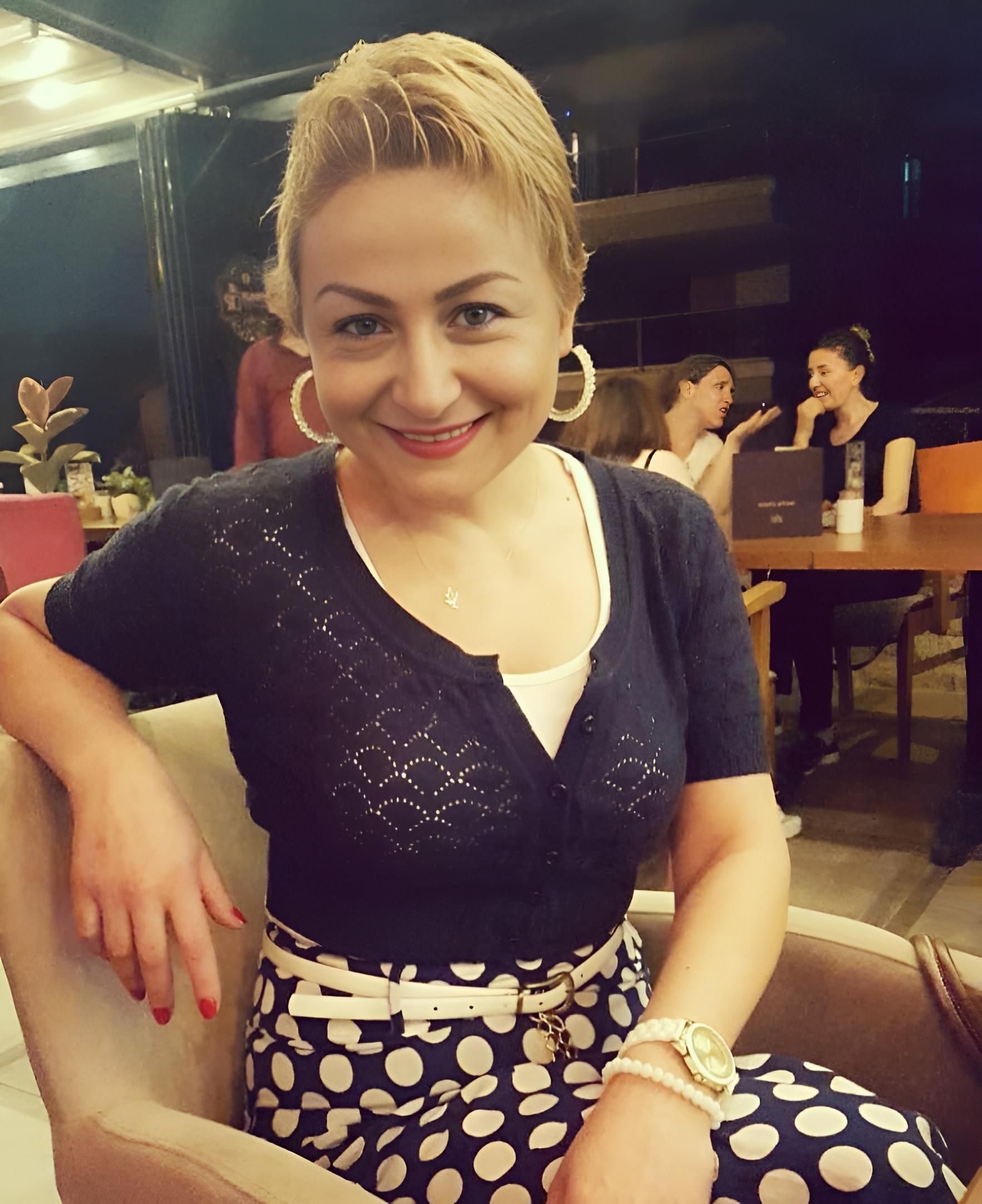 Türkische reife Dame Bilder