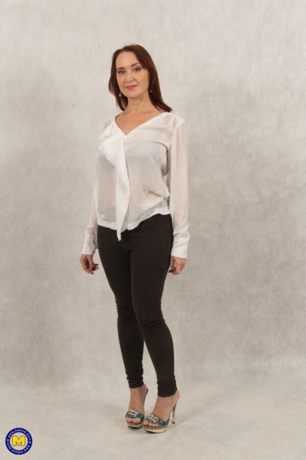 Modelo Madure Lucya