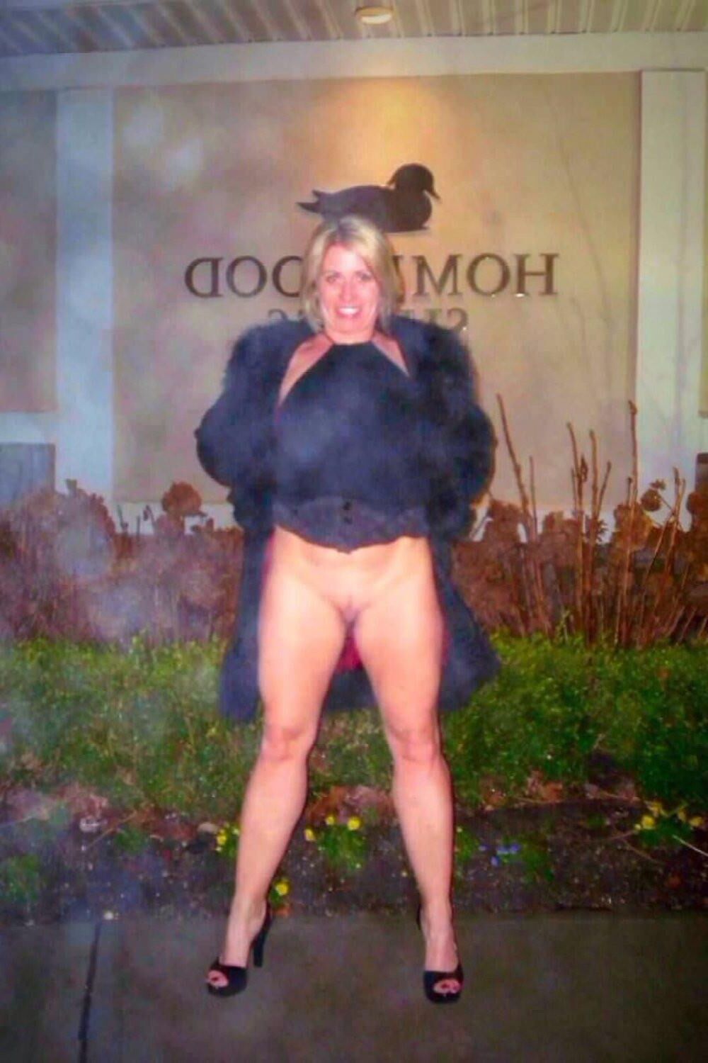 La milf mature sexy adore répandre sa chatte