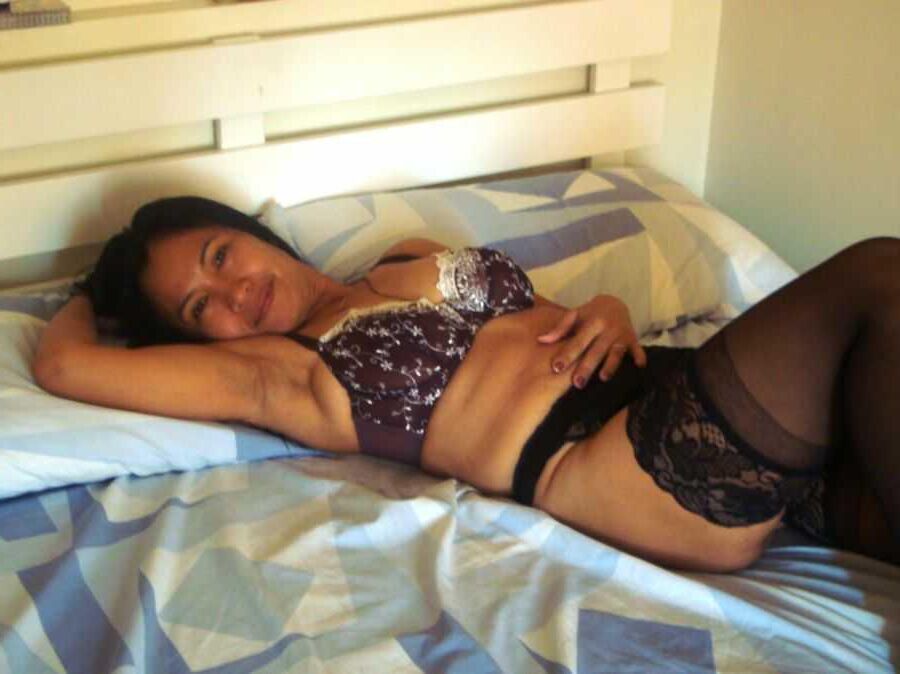 Filipina milf in lingerie 