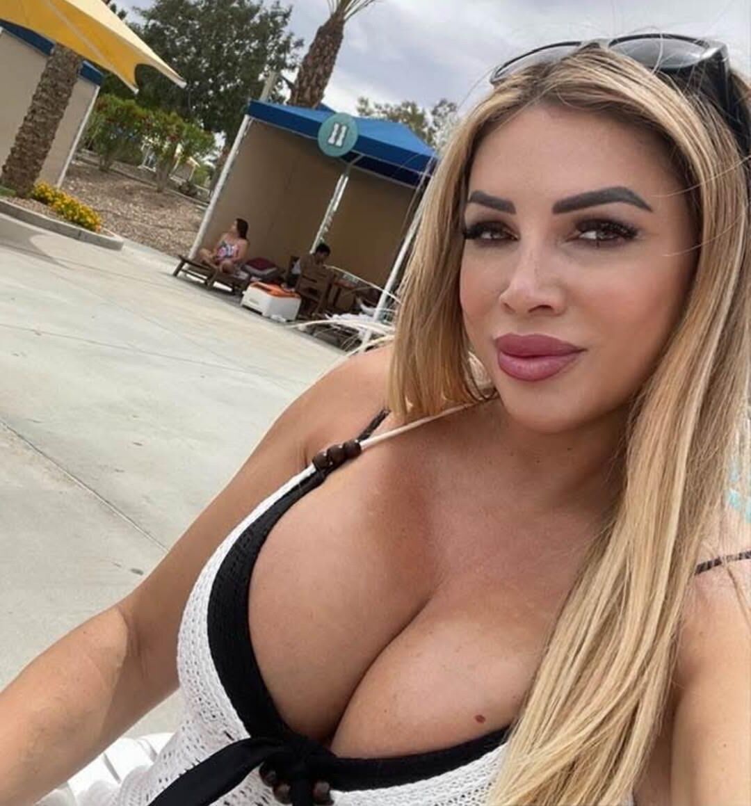 Ultimate Bimbo Milf Mom 