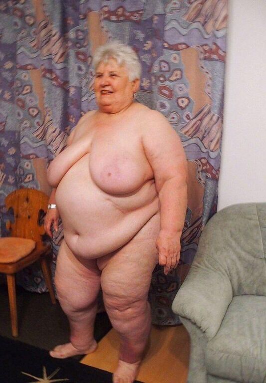 BEAUTIFUL BIG MATURE BOSOMS AKULA