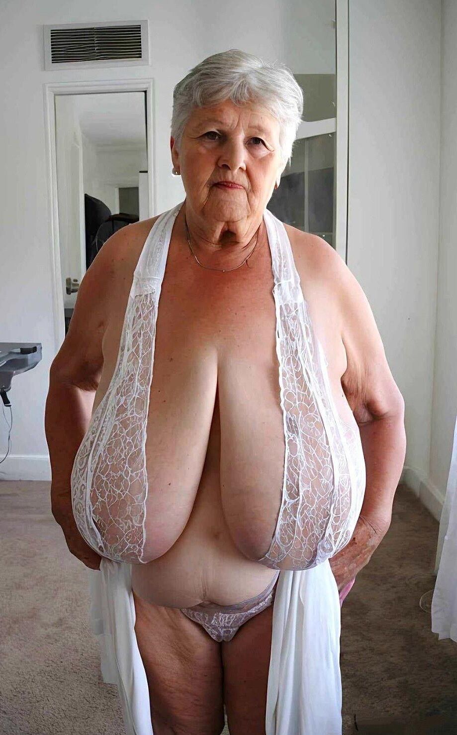 Lovely saggy tits 