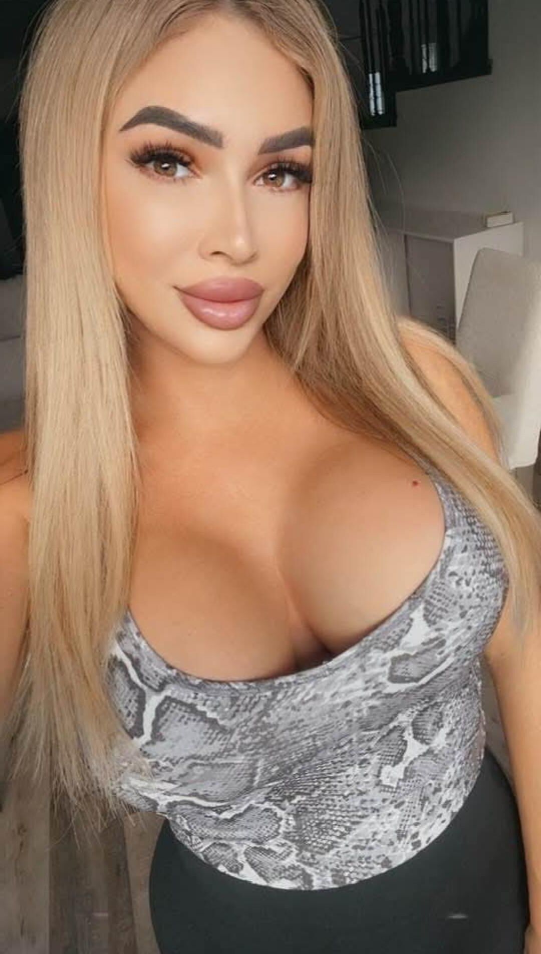 Ultimate Bimbo Milf Mom 