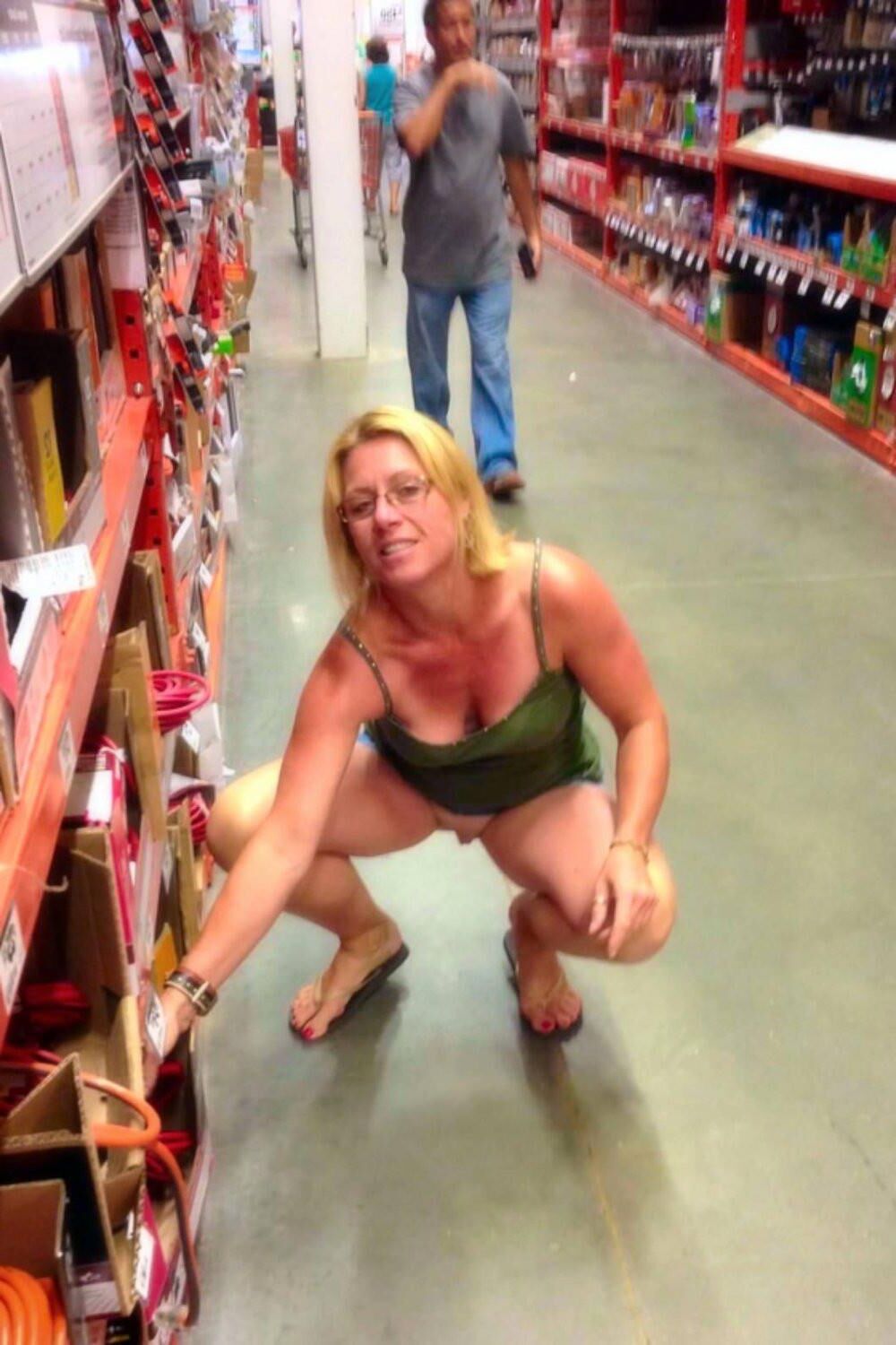 La milf mature sexy adore répandre sa chatte