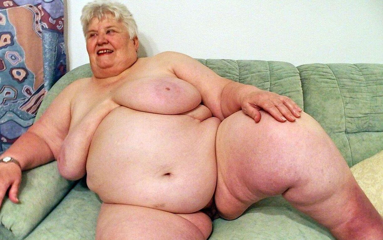BEAUTIFUL BIG MATURE BOSOMS AKULA