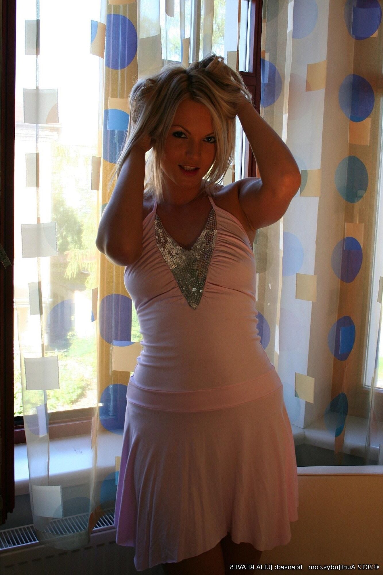 . Leslie. Slim MILF