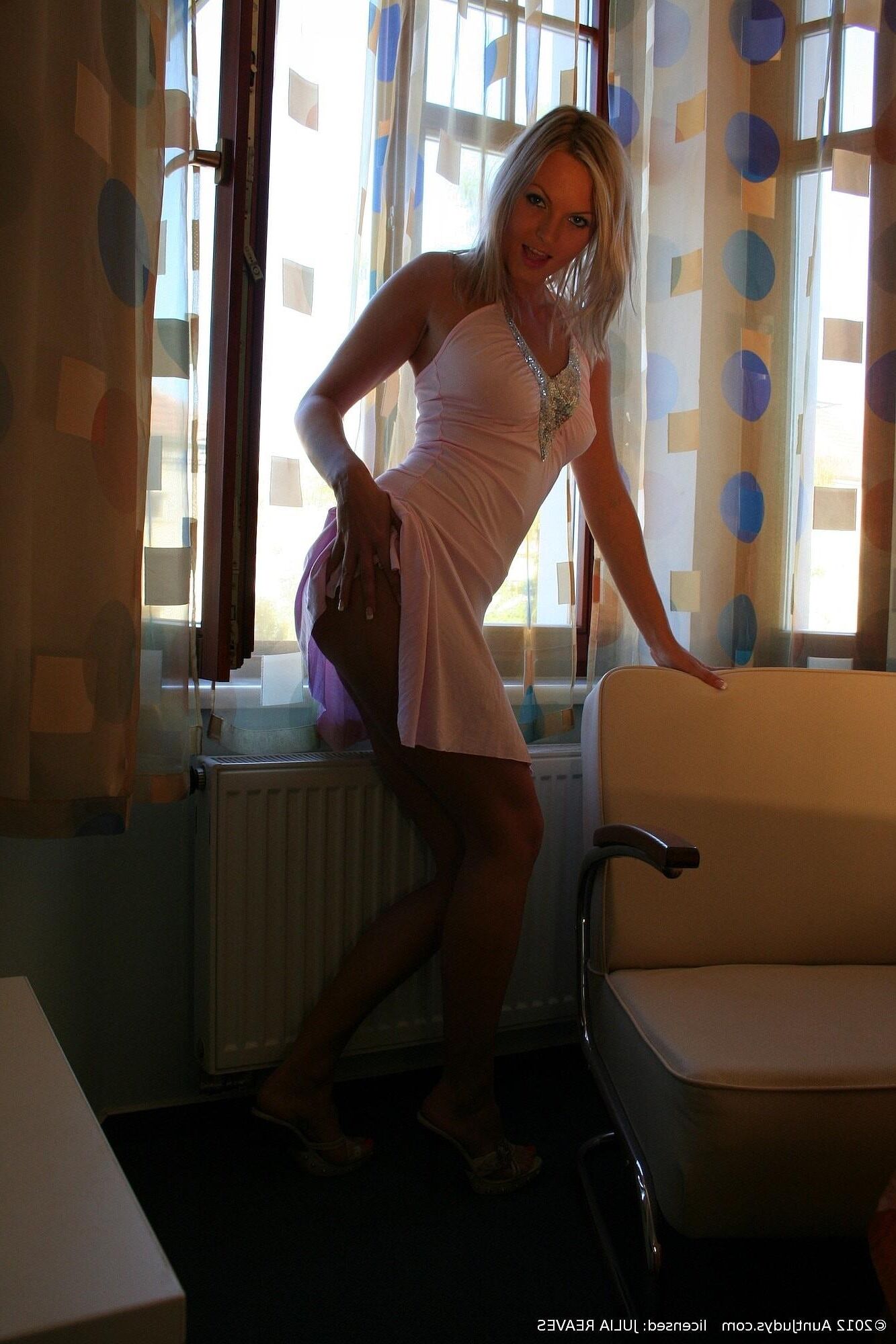 . Leslie. Slim MILF