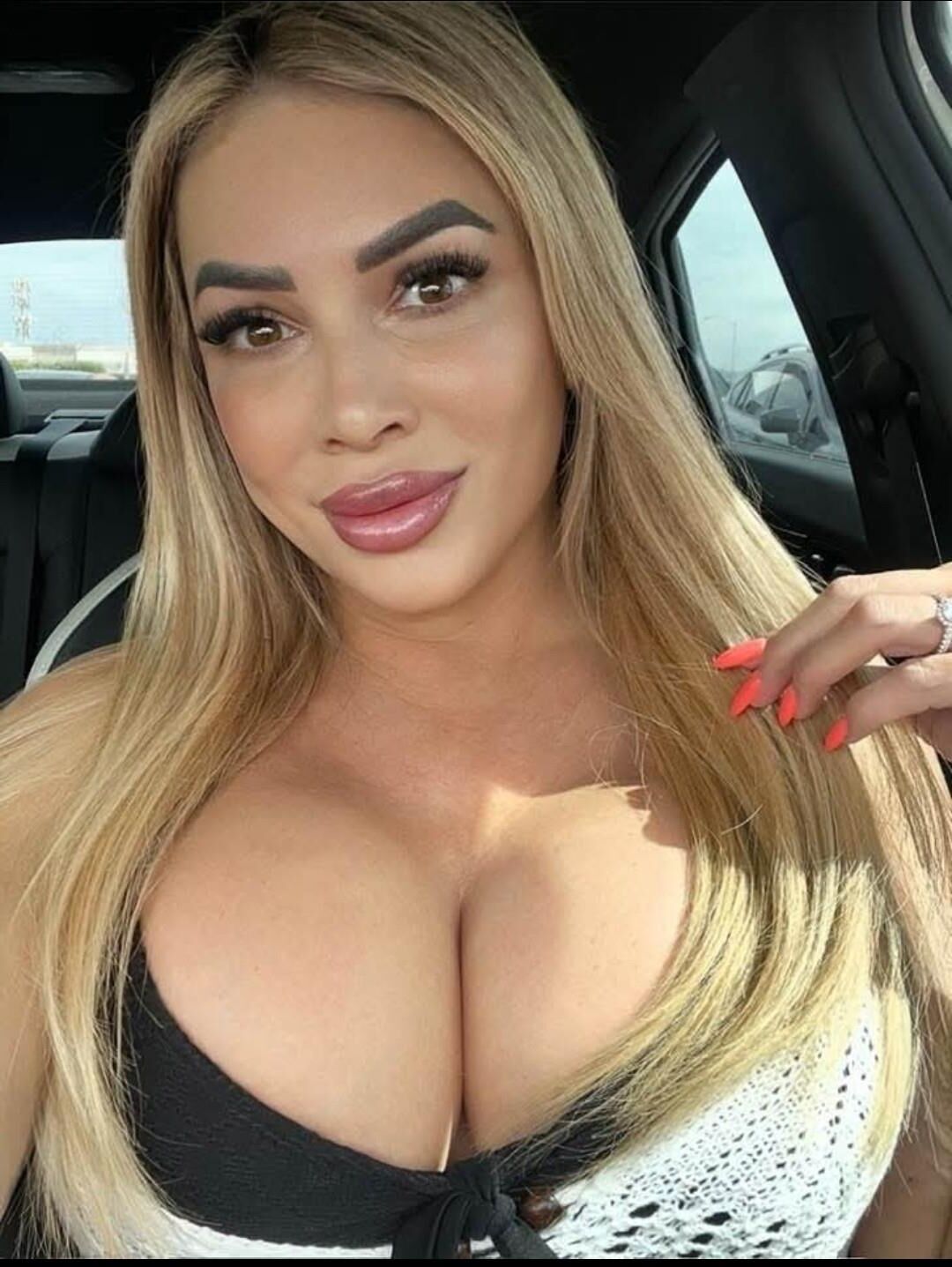 Ultimate Bimbo Milf Mom 