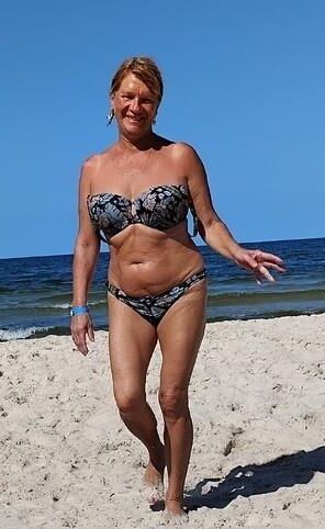 mature naturiste blonde