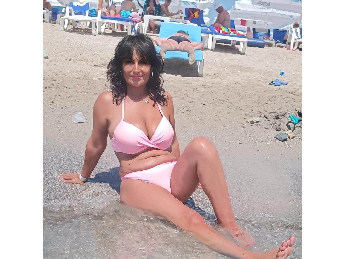 Romanian MILF Madalina