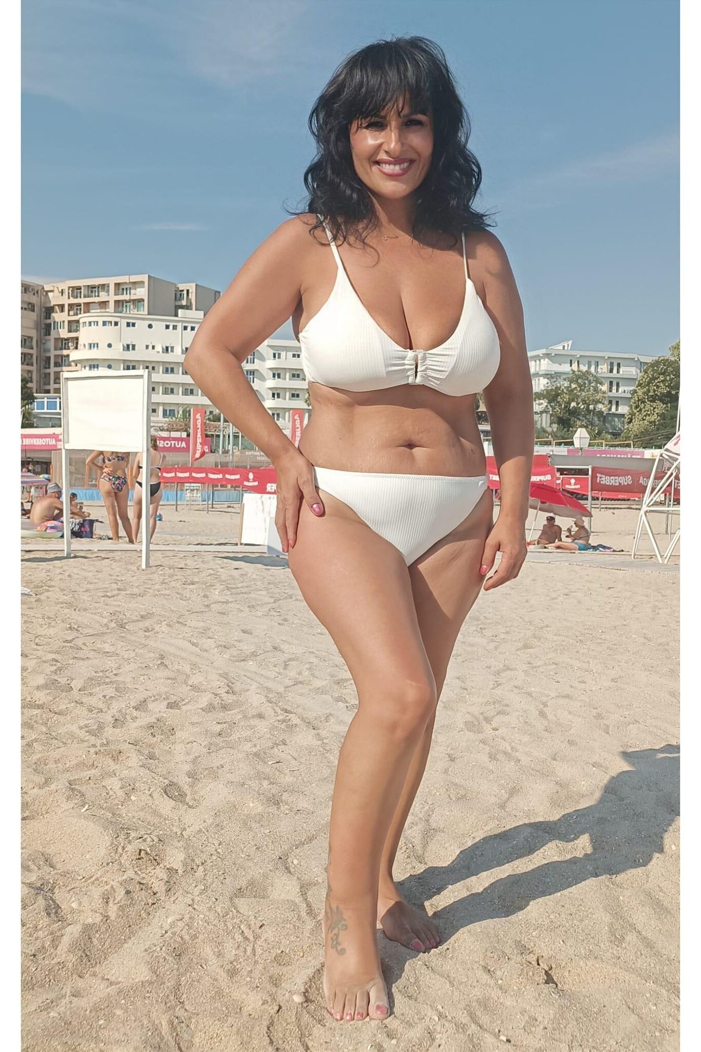 Romanian MILF Madalina
