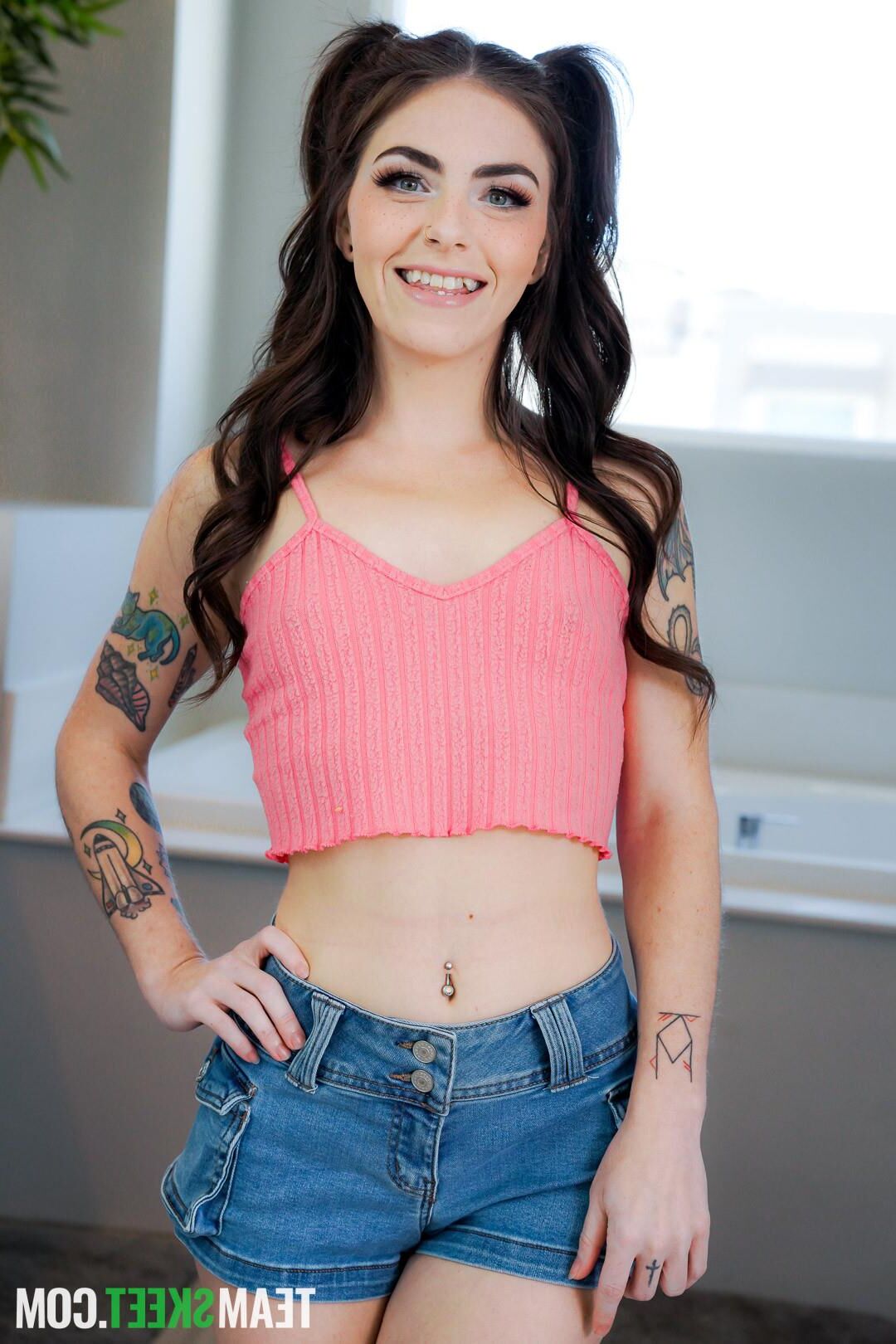 Tiny Rhea yo Pound My Daddy Issues Away