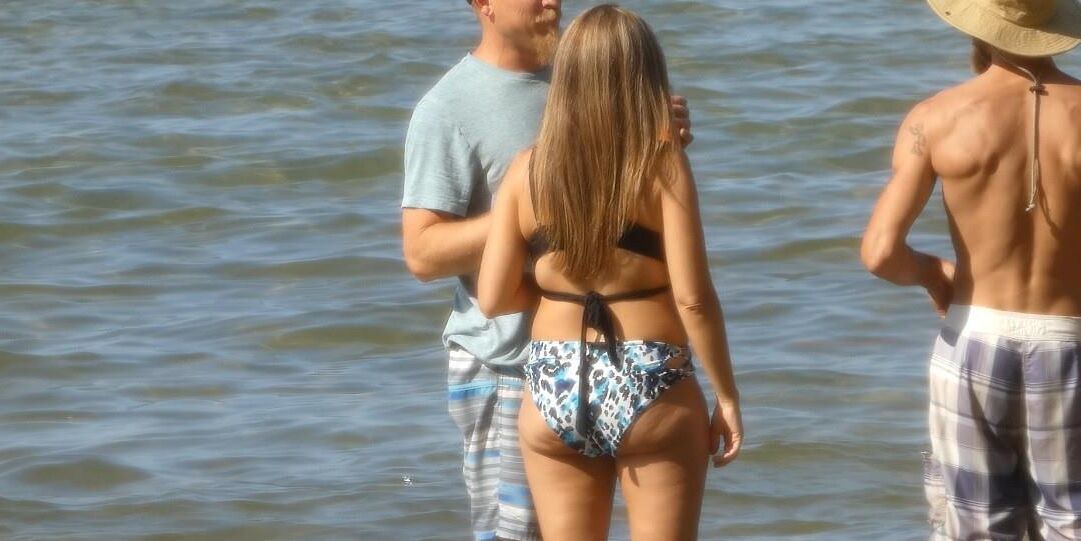 Mãe da bunda flácida de Fatass na praia